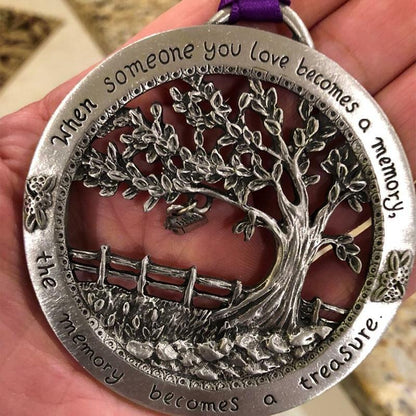 Wenn jemand, den du liebst, zur Erinnerung wird" - Merry Christmas Memorial Ornament