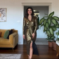 Gerafftes Wickelkleid mit V-Ausschnitt und geschlitztem Saum